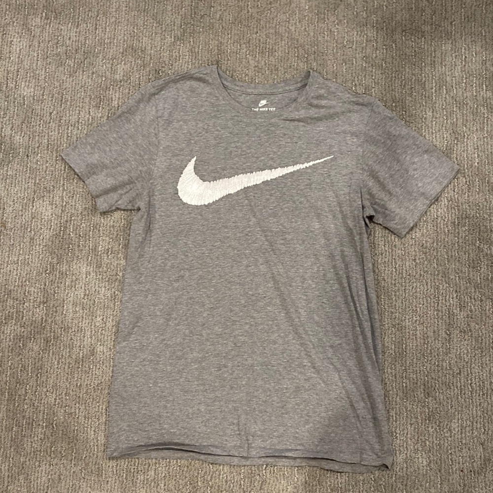 Men’s L Nike Tshirt